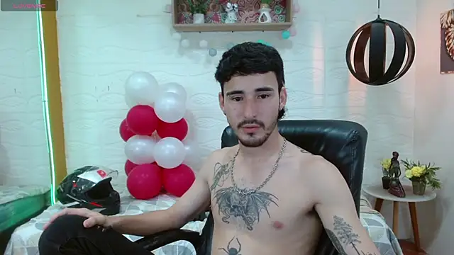 Snapshot of DmitriSanders chatting on February 2025 11:37:02 PM DmitriSanders online show from February 2025 11:37:02 PM