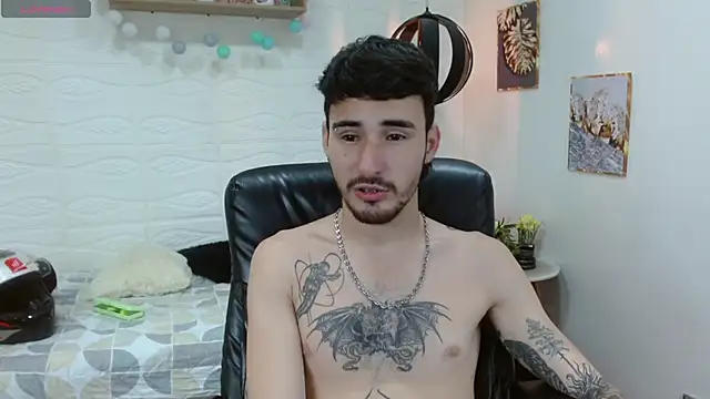 Snapshot of DmitriSanders chatting on February 2025 08:50:01 PM DmitriSanders online show from February 2025 08:50:01 PM