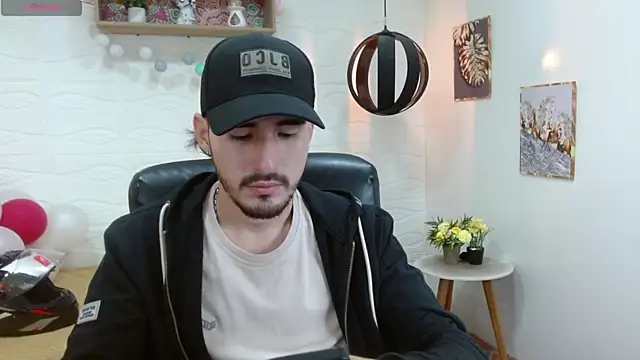 Snapshot of DmitriSanders chatting on March 2025 09:37:02 PM DmitriSanders online show from March 2025 09:37:02 PM