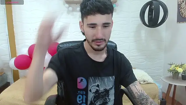 Snapshot of DmitriSanders chatting on March 2025 08:57:01 PM DmitriSanders online show from March 2025 08:57:01 PM