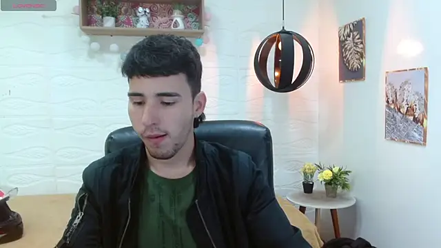 Snapshot of DmitriSanders chatting on March 2025 08:32:02 PM DmitriSanders online show from March 2025 08:32:02 PM