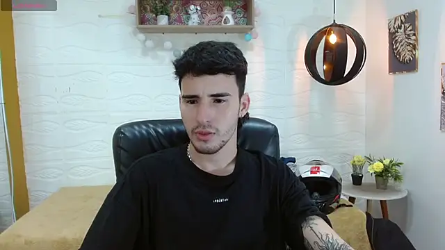 Snapshot of DmitriSanders chatting on March 2025 08:22:01 PM DmitriSanders online show from March 2025 08:22:01 PM