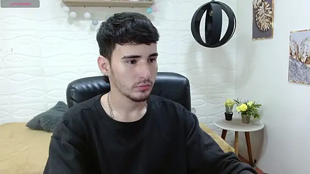 Snapshot of DmitriSanders chatting on March 2025 08:04:01 PM DmitriSanders online show from March 2025 08:04:01 PM