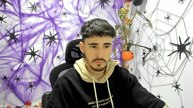 Snapshot of DmitriSanders chatting on September 2025 09:31:02 PM DmitriSanders online show from September 2025 09:31:02 PM