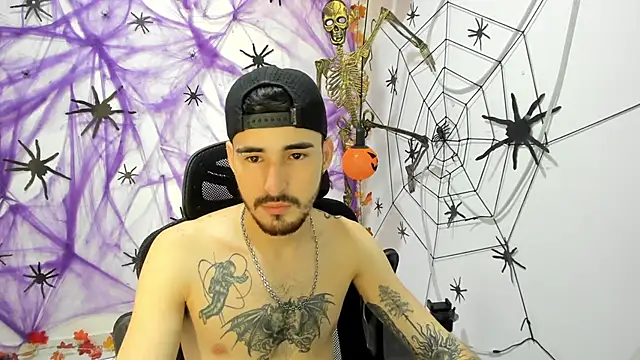 Snapshot of DmitriSanders chatting on October 2025 06:50:02 PM DmitriSanders online show from October 2025 06:50:02 PM