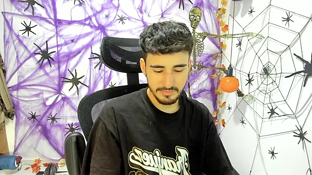 Snapshot of DmitriSanders chatting on October 2025 08:40:01 PM DmitriSanders online show from October 2025 08:40:01 PM