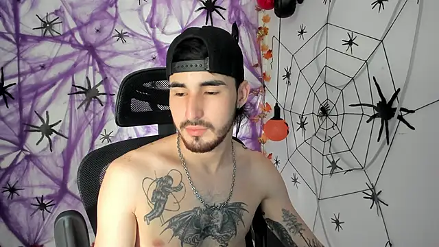 Snapshot of DmitriSanders chatting on October 2025 08:10:01 PM DmitriSanders online show from October 2025 08:10:01 PM