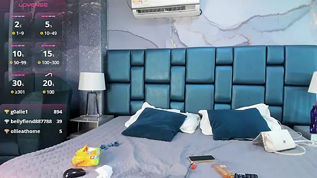 Snapshot of Nahomi_Wild chatting on January 2025 02:04:02 AM Nahomi Wild online show from January 2025 02:04:02 AM