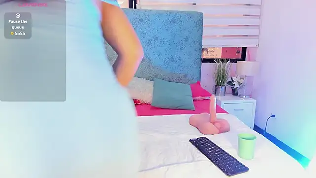 Snapshot of Nahomi_Wild chatting on February 2025 08:08:02 PM Nahomi Wild online show from February 2025 08:08:02 PM