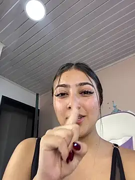 Snapshot of lili_turner chatting on December 2024 01:22:02 PM lili turner online show from December 2024 01:22:02 PM