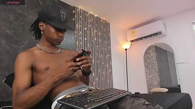 BRYXXXON1 online show from December 2024 03:10:01 PM