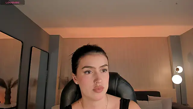 PaulinaSantos  online show from October 2025 08:00:02 PM