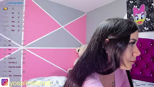 Snapshot of Vanefox chatting on December 2024 01:03:01 AM Vanefox online show from December 2024 01:03:01 AM