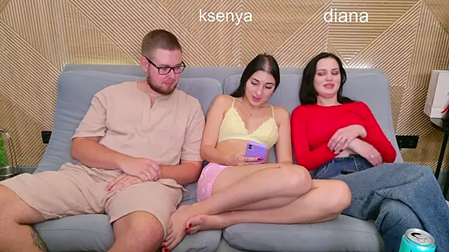 Ksenny online show from October 2025 11:33:02 AM