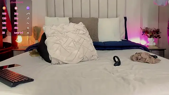 romina-brunette online show from November 2025 07:14:02 PM