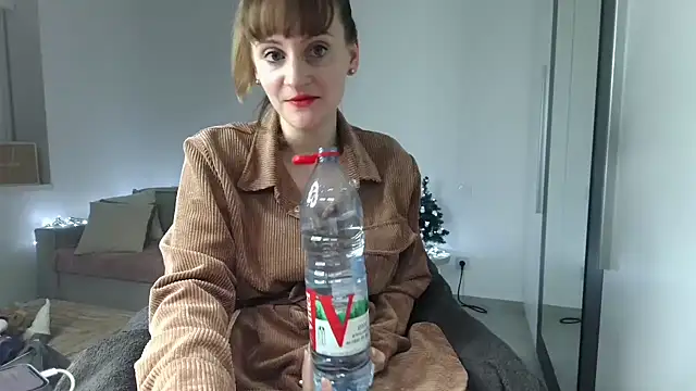 victoirenextdoor online show from December 2024 05:00:01 PM