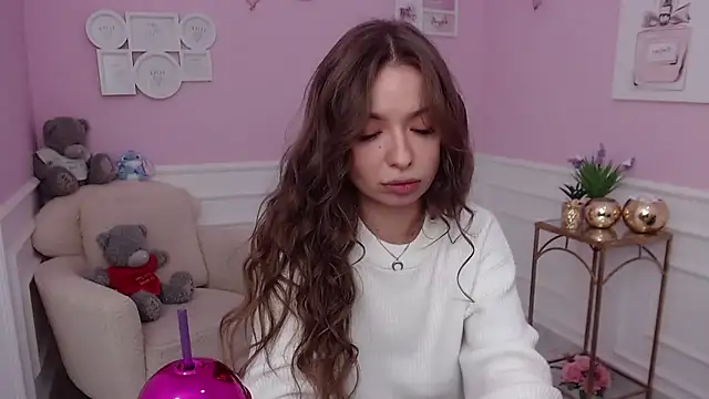 LucySkilar online show from October 2025 04:33:02 AM