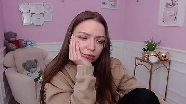 LucySkilar online show from December 2025 12:43:01 PM