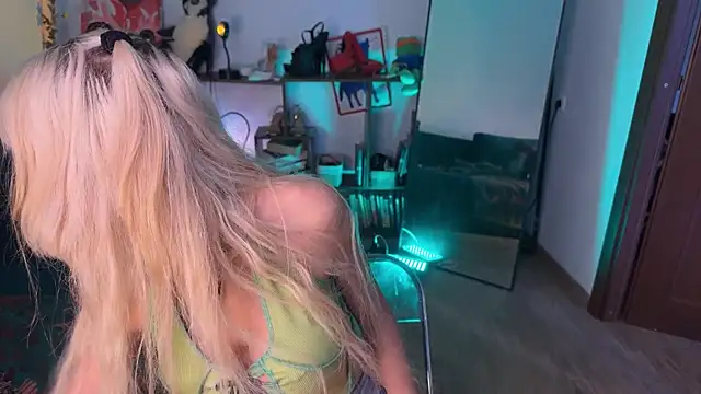 Snapshot of Eerectioneering chatting on October 2025 12:25:02 PM Eerectioneering online show from October 2025 12:25:02 PM