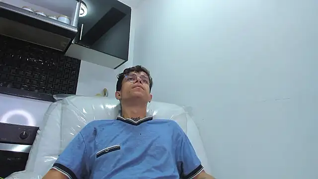 Snapshot of AgarEvans chatting on December 2024 07:43:01 AM AgarEvans online show from December 2024 07:43:01 AM