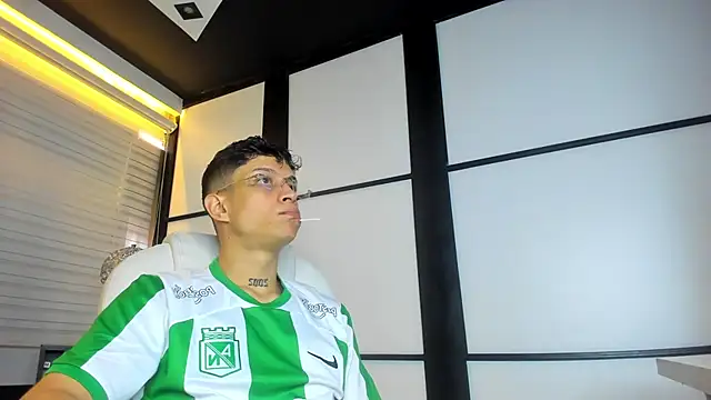 Snapshot of AgarEvans chatting on December 2024 01:50:02 PM AgarEvans online show from December 2024 01:50:02 PM