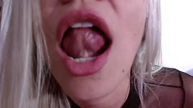 nicole valencia  online show from September 2025 04:29:02 PM