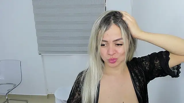 nicole valencia  online show from January 2026 05:27:02 PM