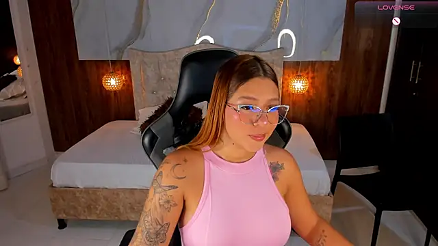 Snapshot of mia_18v chatting on May 2026 08:14:01 PM mia 18v online show from May 2026 08:14:01 PM