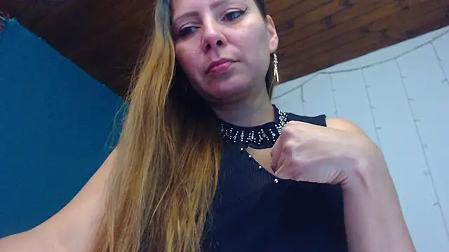 camila delarosa online show from February 2025 01:30:02 PM