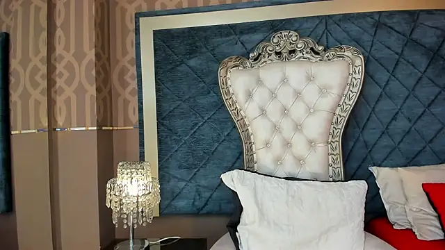 Janna Rousse  online show from October 2025 11:45:02 AM