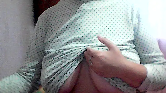 Snapshot of AnaXBerry chatting on November 2025 06:55:01 AM AnaXBerry online show from November 2025 06:55:01 AM