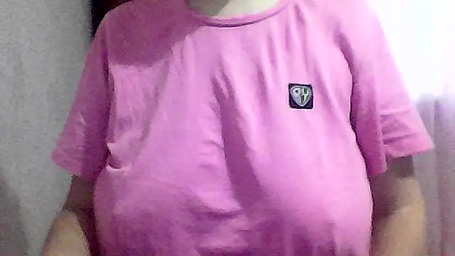 Snapshot of AnaXBerry chatting on November 2025 06:58:02 AM AnaXBerry online show from November 2025 06:58:02 AM