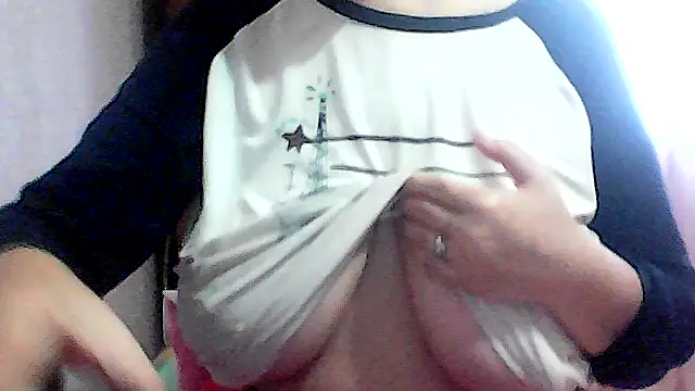 Snapshot of AnaXBerry chatting on November 2025 06:56:02 AM AnaXBerry online show from November 2025 06:56:02 AM