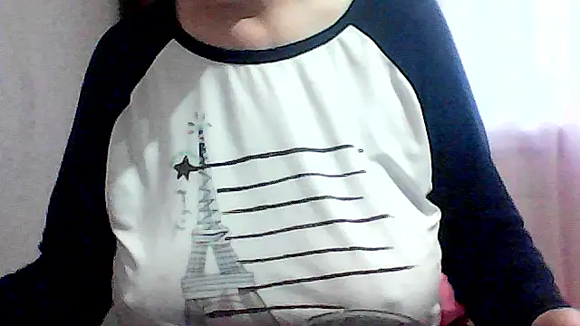 Snapshot of AnaXBerry chatting on November 2025 06:52:01 AM AnaXBerry online show from November 2025 06:52:01 AM