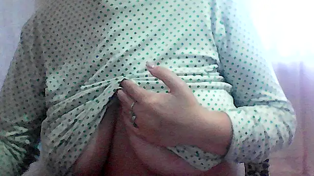 Snapshot of AnaXBerry chatting on November 2025 06:51:02 AM AnaXBerry online show from November 2025 06:51:02 AM