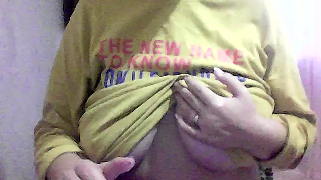 Snapshot of AnaXBerry chatting on November 2025 06:50:01 AM AnaXBerry online show from November 2025 06:50:01 AM