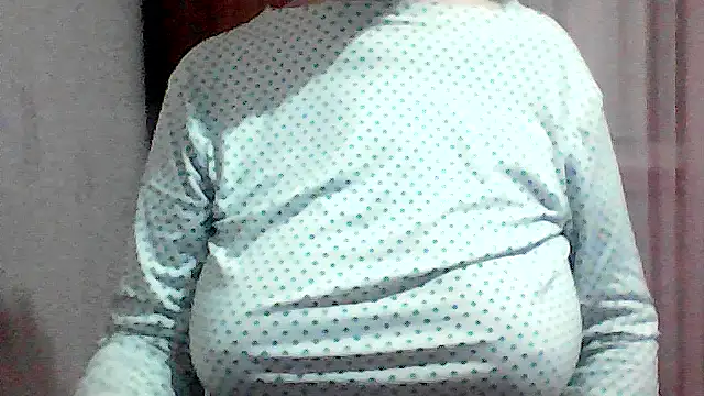 Snapshot of AnaXBerry chatting on November 2025 06:56:02 PM AnaXBerry online show from November 2025 06:56:02 PM