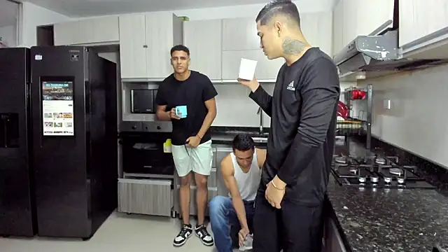 badguyss bisex online show from September 2025 11:22:02 AM