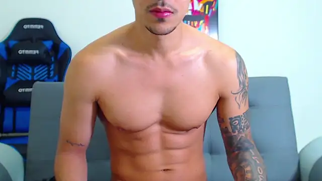 Snapshot of Tristan-bm chatting on January 2025 03:05:02 PM Tristan-bm online show from January 2025 03:05:02 PM