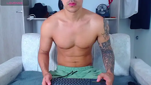 Snapshot of Tristan-bm chatting on November 2025 12:16:01 PM Tristan-bm online show from November 2025 12:16:01 PM