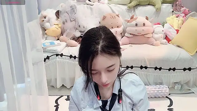 Snapshot of AKiKi711 chatting on May 2026 05:01:02 AM AKiKi711 online show from May 2026 05:01:02 AM