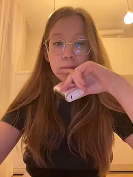 Eva Weyne online show from December 2024 03:50:02 PM