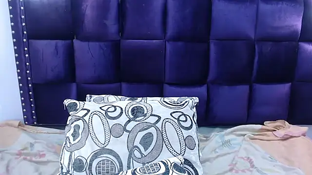 LindaKardi online show from September 2025 04:23:02 PM