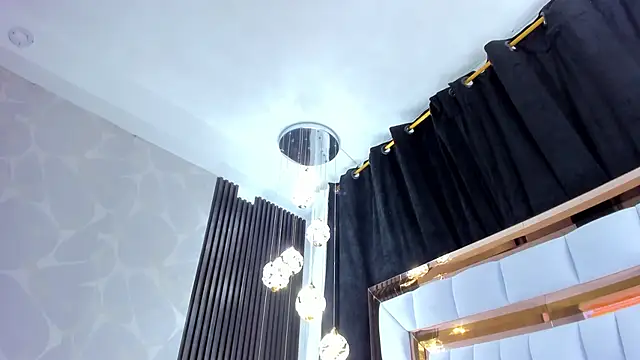 SarayRoyse online show from November 2025 07:35:02 PM