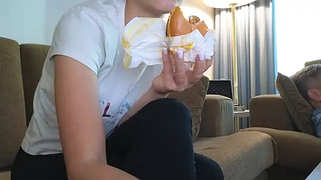 Mr-and-Mrs-Smith online show from September 2025 01:36:01 PM