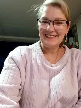 Snapshot of irinamaux chatting on April 2026 10:37:02 PM irinamaux online show from April 2026 10:37:02 PM