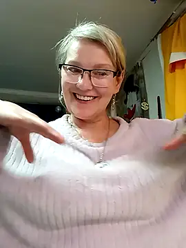 Snapshot of irinamaux chatting on April 2026 12:31:01 PM irinamaux online show from April 2026 12:31:01 PM