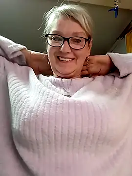 Snapshot of irinamaux chatting on May 2026 08:00:01 AM irinamaux online show from May 2026 08:00:01 AM