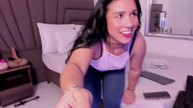 Sofi Perez  online show from October 2025 11:22:01 AM