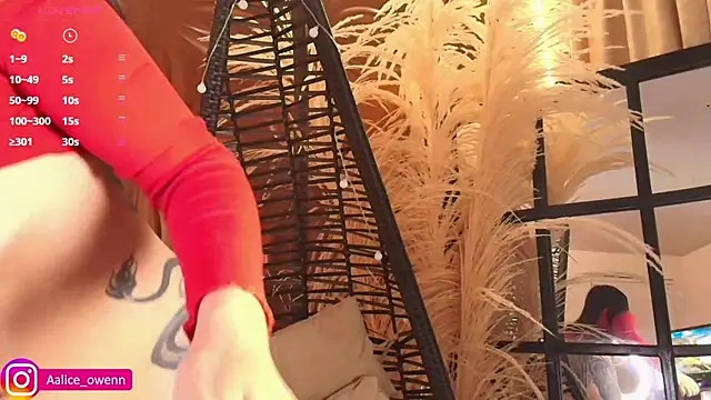 Snapshot of Aliceowenn chatting on February 2025 10:59:01 PM Aliceowenn online show from February 2025 10:59:01 PM